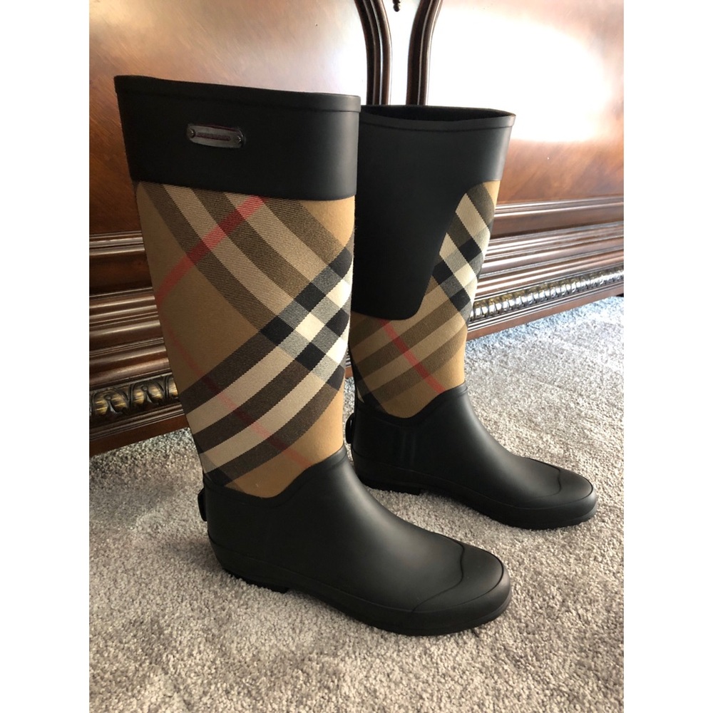 Burberry boots
